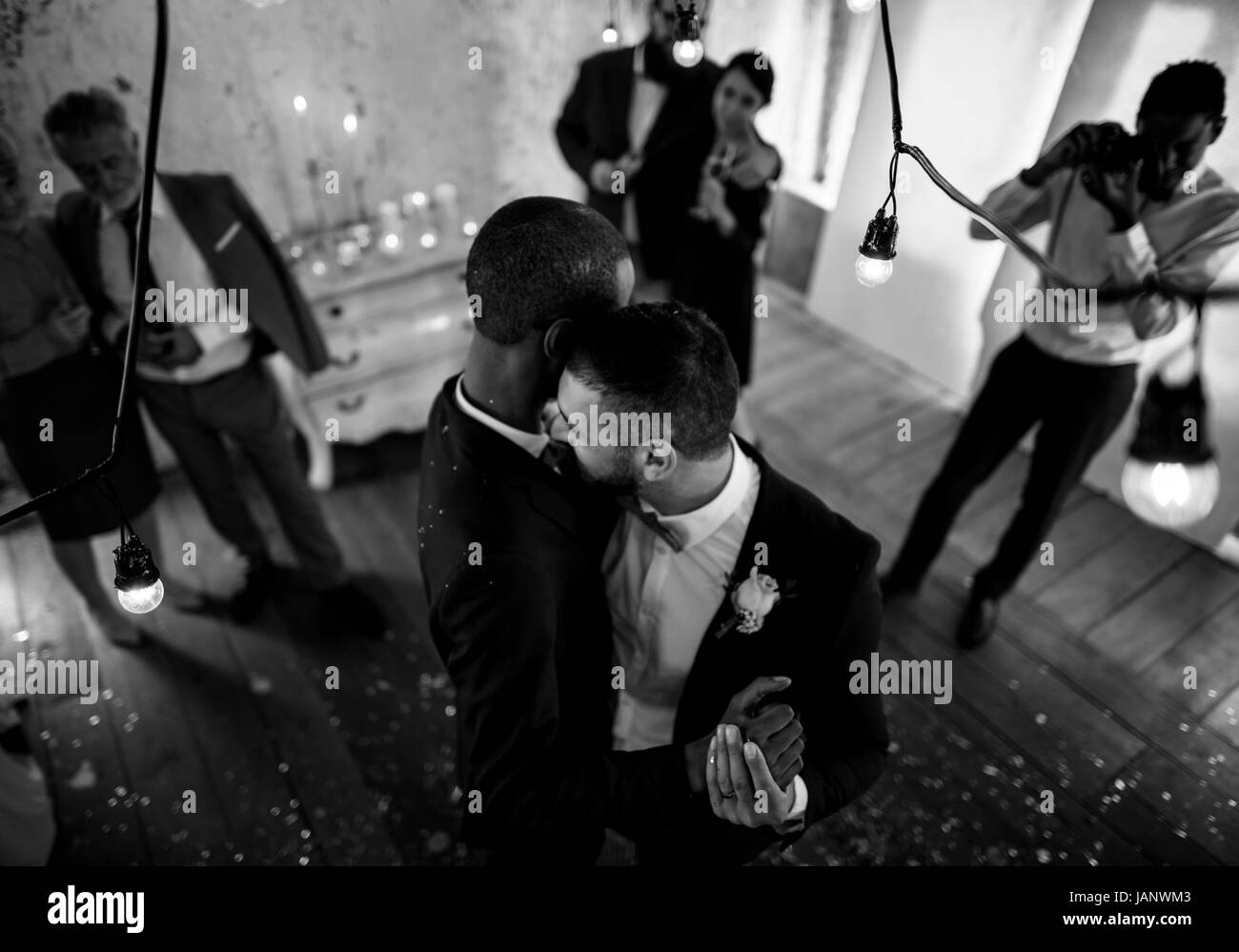 Sposa Gay coppia danzante sulla celebrazione dei matrimoni Foto Stock