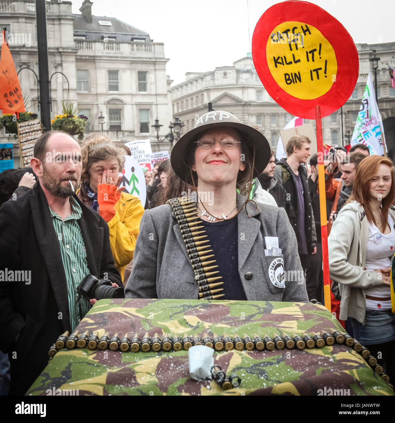 Protesta Anti-Cuts vede oltre 250.000 manifestanti marzo a Londra per opporsi alla coalizione di governo di tagli della spesa pubblica. Foto Stock