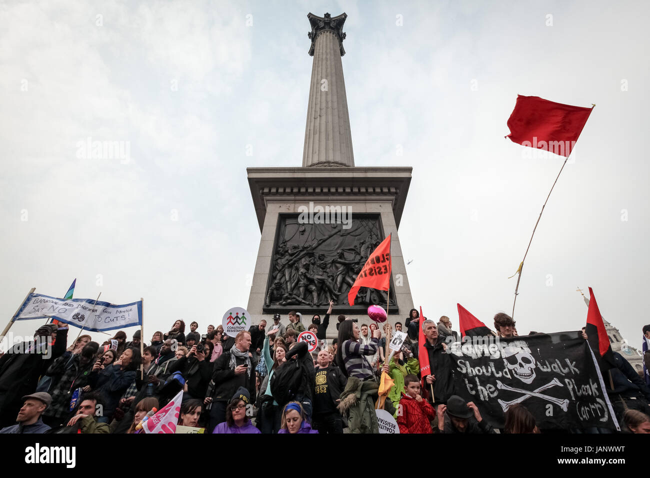 Protesta Anti-Cuts vede oltre 250.000 manifestanti marzo a Londra per opporsi alla coalizione di governo di tagli della spesa pubblica. Foto Stock