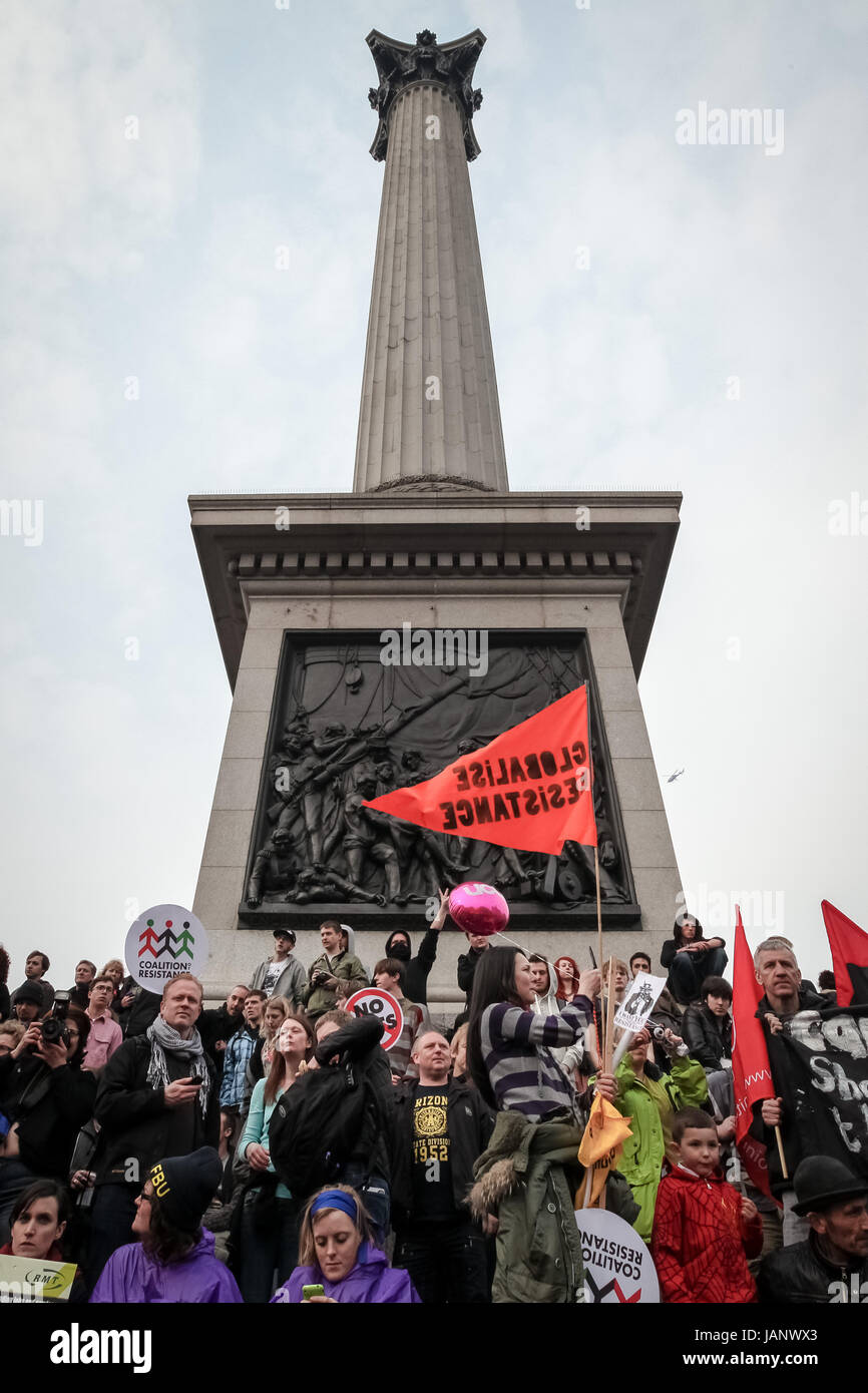 Protesta Anti-Cuts vede oltre 250.000 manifestanti marzo a Londra per opporsi alla coalizione di governo di tagli della spesa pubblica. Foto Stock