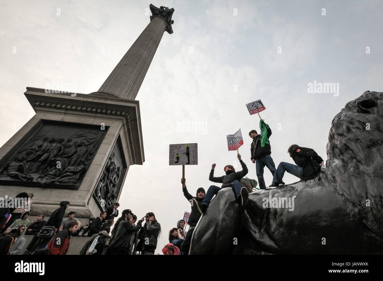 Protesta Anti-Cuts vede oltre 250.000 manifestanti marzo a Londra per opporsi alla coalizione di governo di tagli della spesa pubblica. Foto Stock