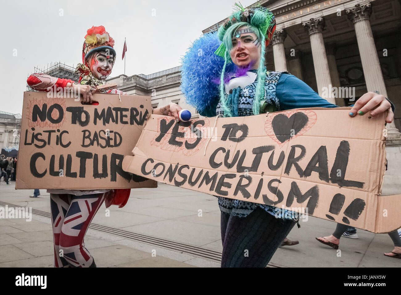 Protesta Anti-Cuts vede oltre 250.000 manifestanti marzo a Londra per opporsi alla coalizione di governo di tagli della spesa pubblica. Foto Stock