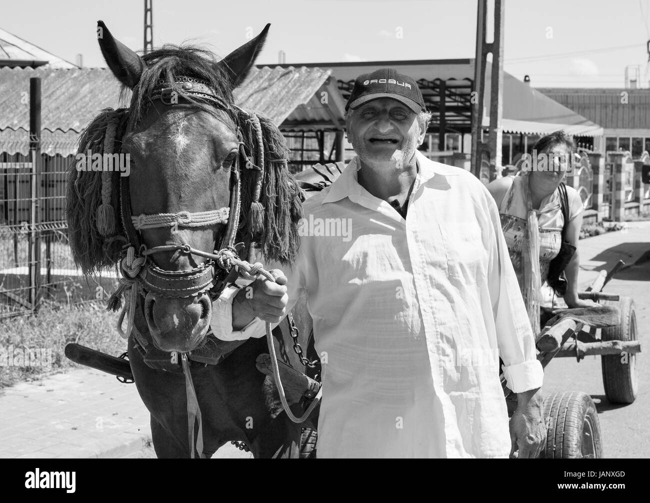 Provincia Romena e campagna, la vita quotidiana, usanze popolari, le attività quotidiane e gioca. Gli agricoltori, ragazzi, chiese, strade, centri provinciali della Romania Foto Stock