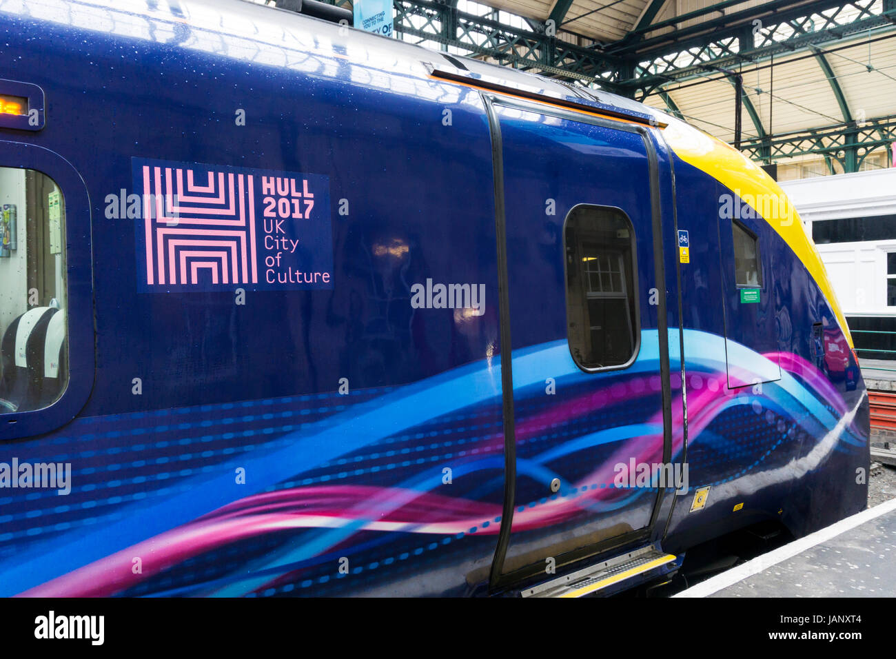 Scafo 2017 Città del Regno Unito della cultura logo sul lato di uno scafo di treni di classe 180 Adelante treno a Hull Paragon stazione ferroviaria. Foto Stock