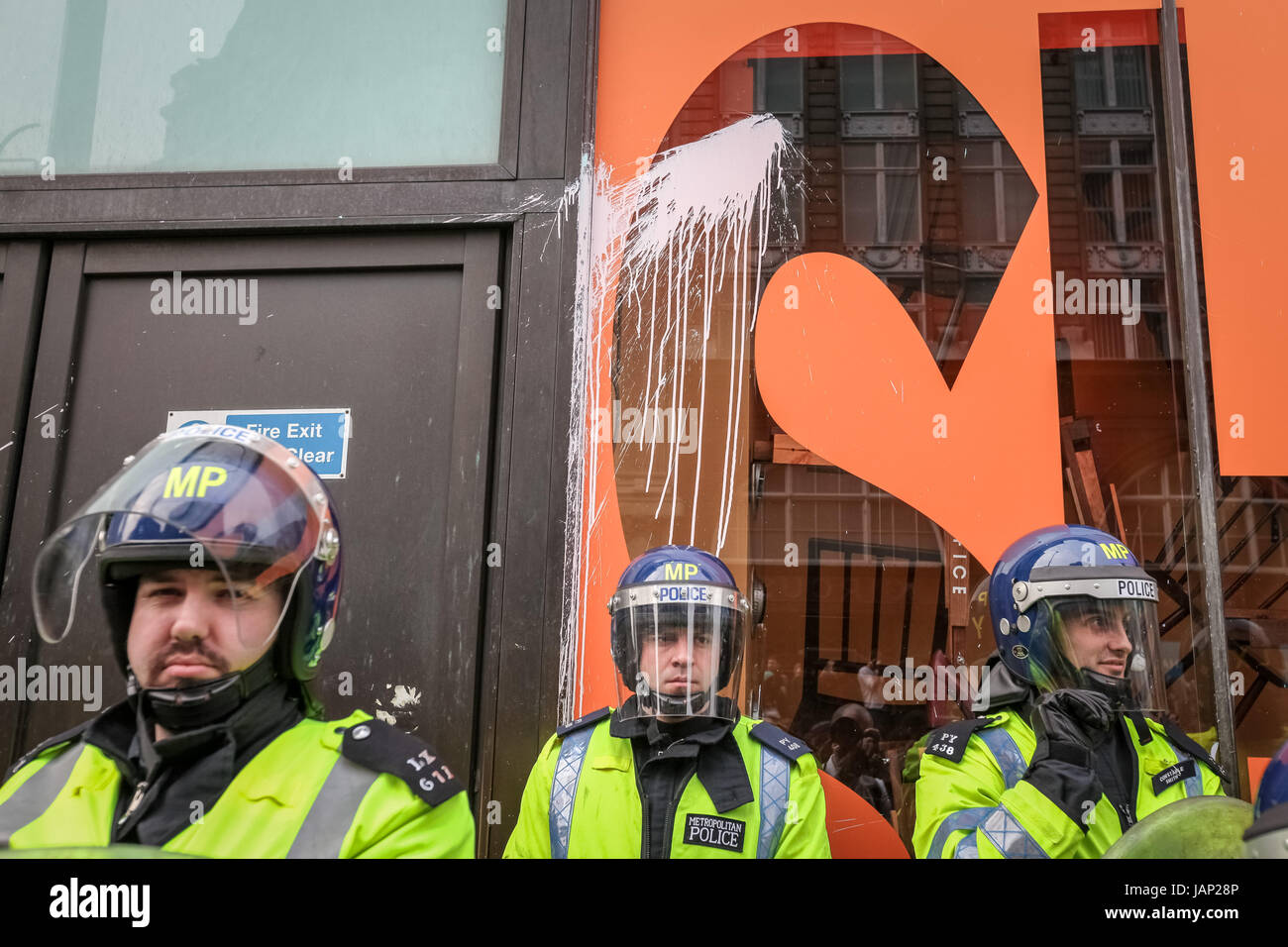 Protesta Anti-Cuts vede oltre 250.000 manifestanti marzo a Londra per opporsi alla coalizione di governo di tagli della spesa pubblica. Foto Stock
