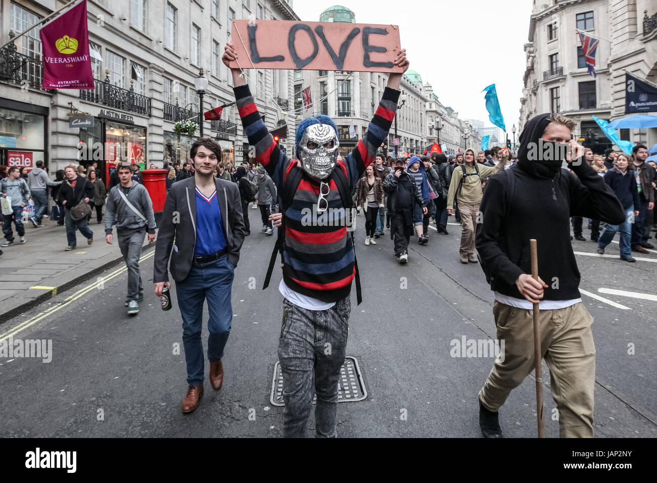 Protesta Anti-Cuts vede oltre 250.000 manifestanti marzo a Londra per opporsi alla coalizione di governo di tagli della spesa pubblica. Foto Stock