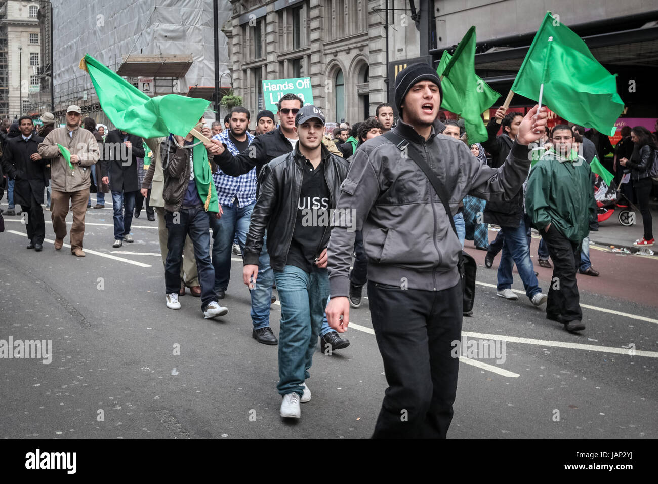 Protesta Anti-Cuts vede oltre 250.000 manifestanti marzo a Londra per opporsi alla coalizione di governo di tagli della spesa pubblica. Foto Stock
