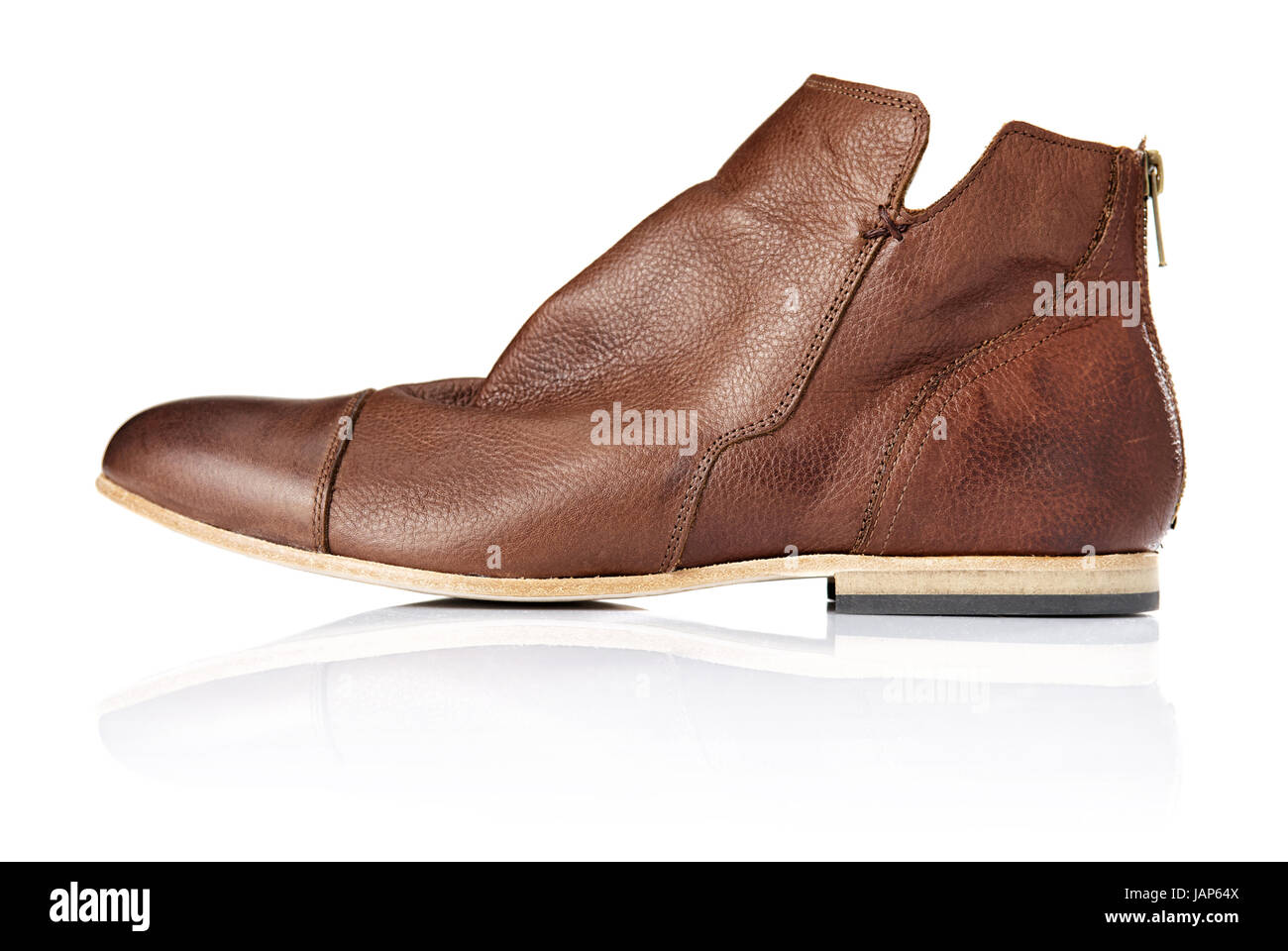 Boot marrone. Studio shot della calzatura in pelle. Vista laterale. Foto Stock
