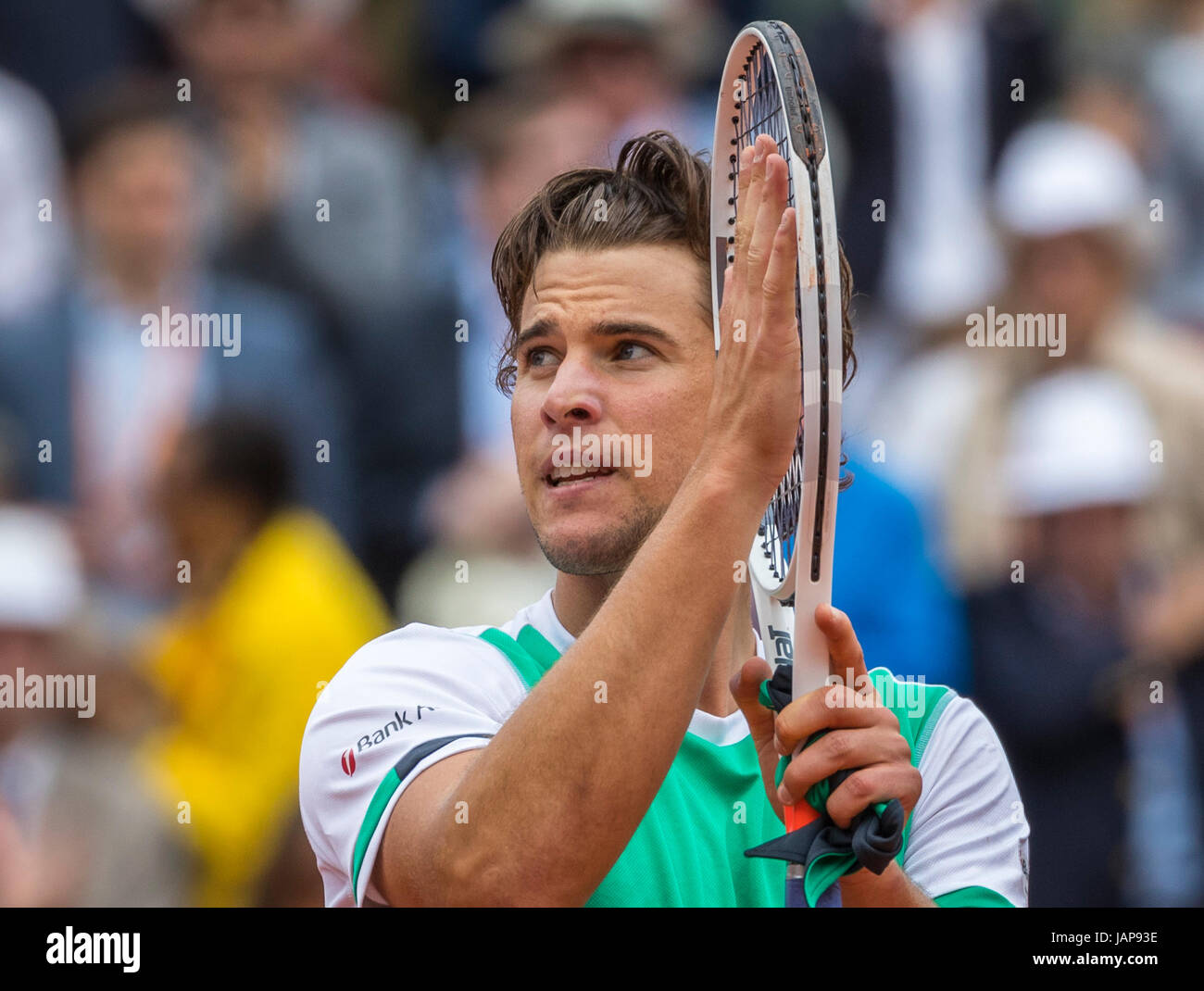 Parigi, Francia. Il 7 giugno, 2017. Campo da tennis, aperto francese, Roland Garros, Dominic Thiem (AUT) in giubilo dopo aver sconfitto la seconda seminate Novak Djokovic (SRB) Credito: Henk Koster/Alamy Live News Foto Stock