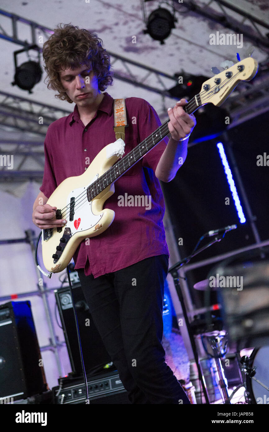 Milano Italia. Il 6 giugno 2017. La Australian rock band metil ETHEL suona dal vivo sul palco presso il Circolo Magnolia apertura della mostra di stagno Credito: Rodolfo Sassano/Alamy Live News Foto Stock