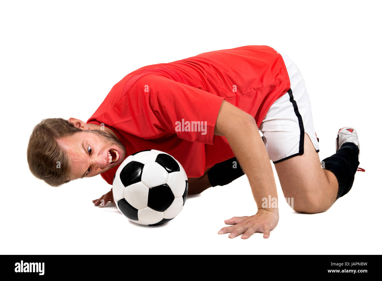 Giocatore di football screamming a sfera isolato in bianco Foto Stock