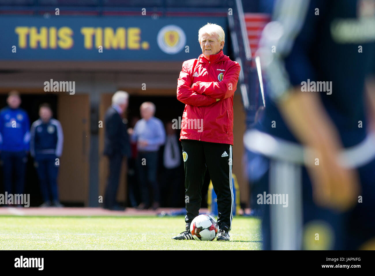 Scozia manager Gordon Strachan durante la sessione di formazione all'Hampden Park, Glasgow. Foto Stock