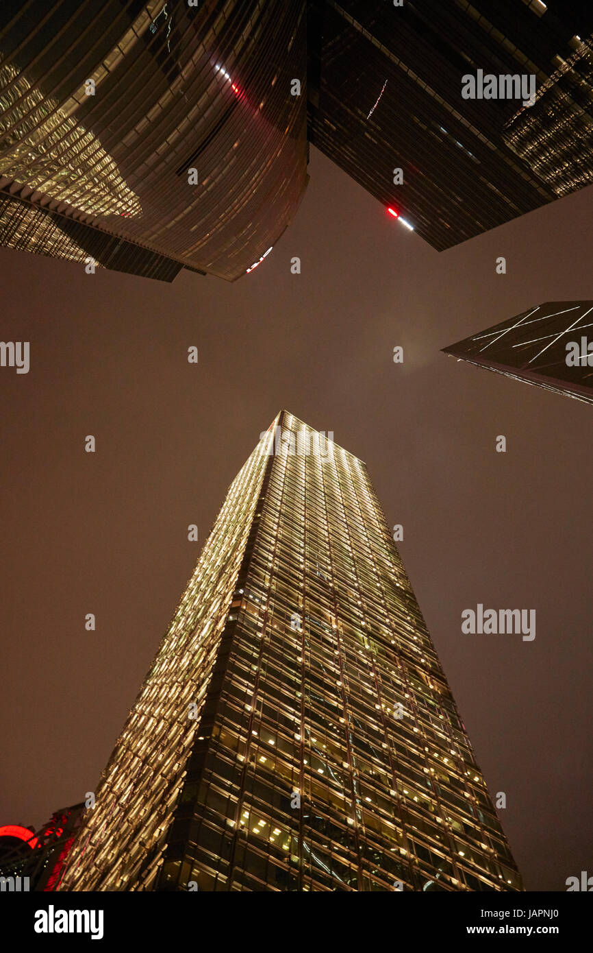 Grattacieli di notte, centrale, Isola di Hong Kong, Hong Kong, Cina Foto Stock