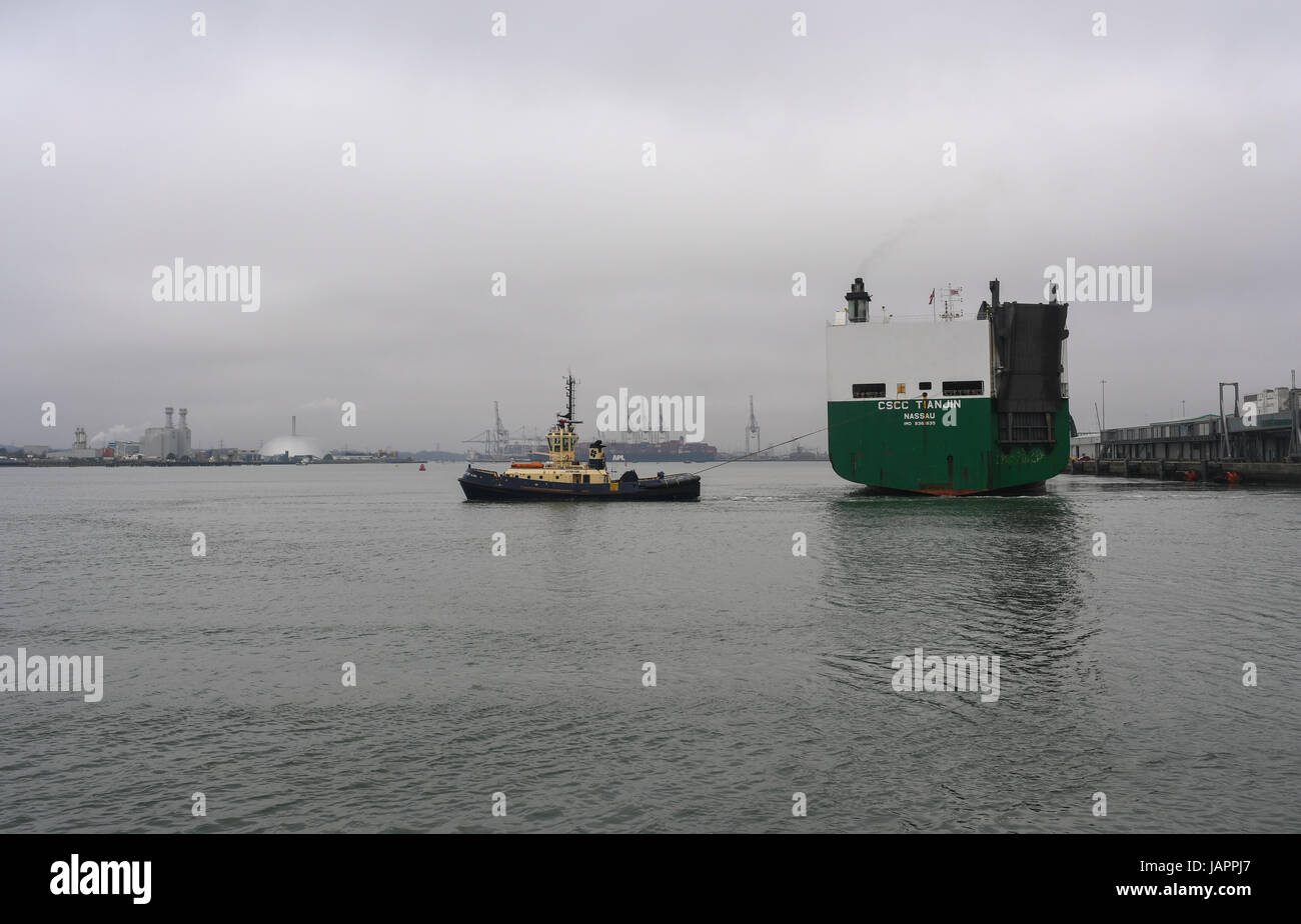 CSCC Tianjin veicolo che opera a Southampton Docks Foto Stock