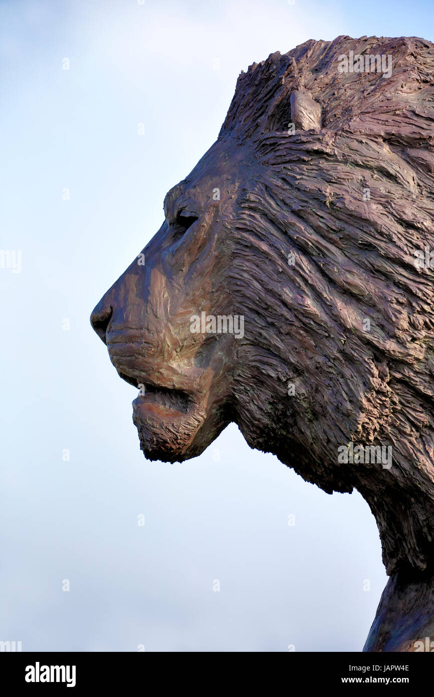 Longleat House, Wiltshire, Regno Unito. Il 17 marzo 2016. Una magnifica scultura di un leone africano scultore basato su Bruce poco. Foto Stock