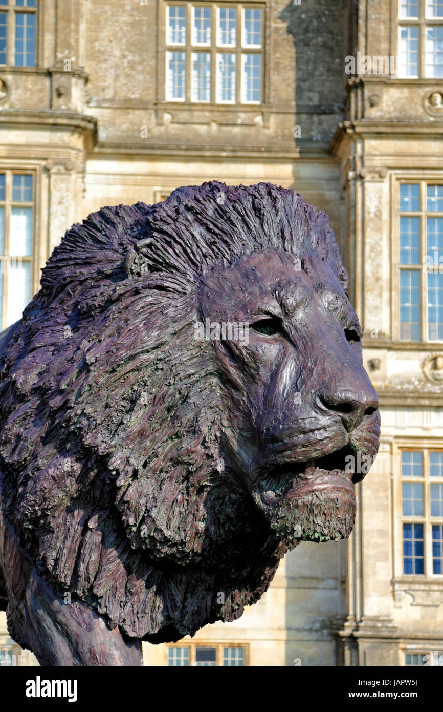 Longleat House, Wiltshire, Regno Unito. Il 17 marzo 2016. Una magnifica scultura di un leone africano scultore basato su Bruce poco. Foto Stock