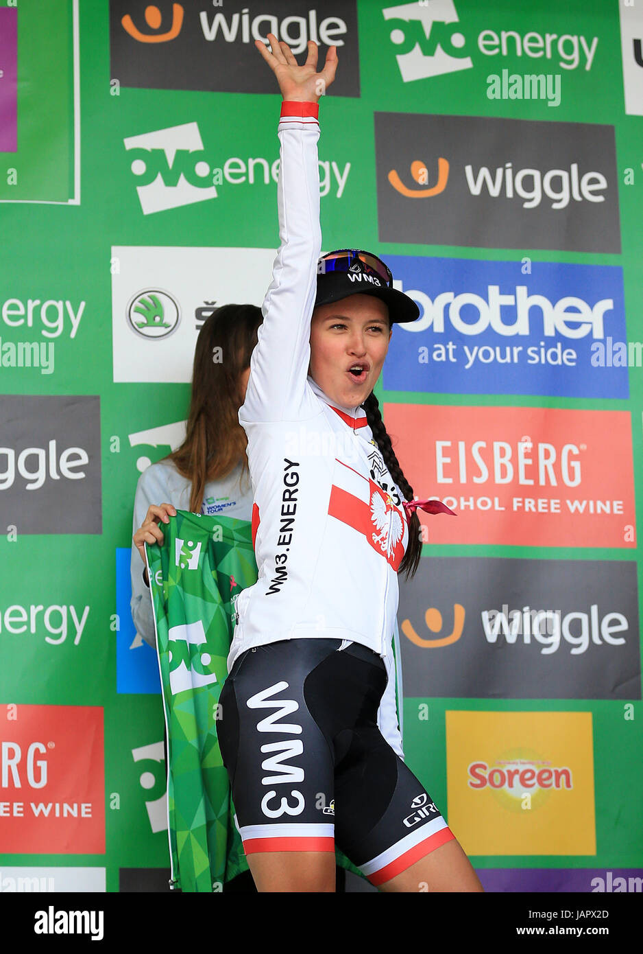 WM3 Pro Cycling's Katarzyna Niewiadoma celebra vincendo una tappa del Tour delle donne della Gran Bretagna da Daventry di Kettering. Stampa foto di associazione. Picture Data: mercoledì 7 giugno 2017. Vedere PA storia ciclismo Womens Tour. Foto di credito dovrebbe leggere: Nigel francese/PA FILO Foto Stock