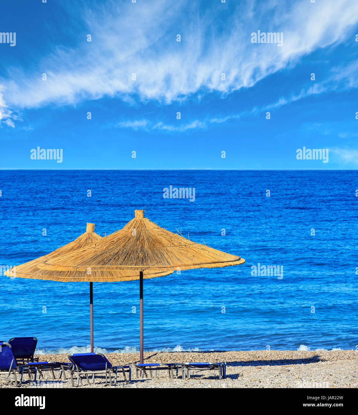 Mattinata Estiva Spiaggia Ghiaiosa Con Lettini Da Mare E