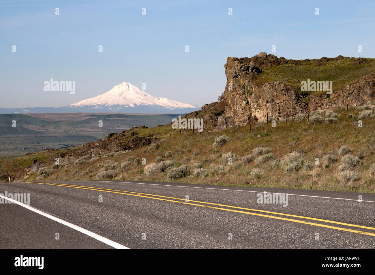 Monte Cofano spicca sul lato Oregon il viaggio lungo il fiume Columbia Foto Stock