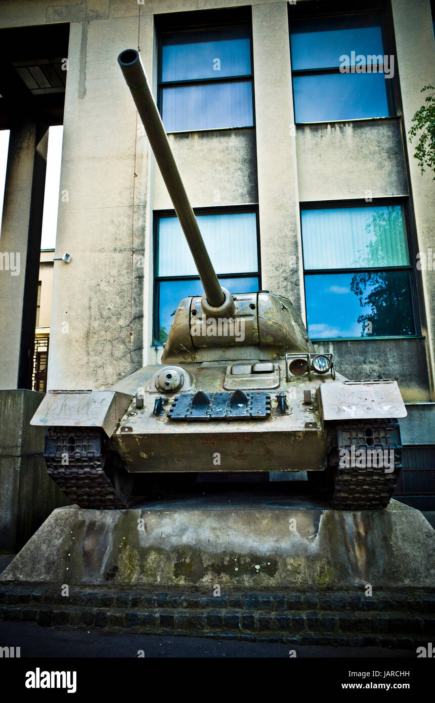 Serbatoio sovietica T-34 di fronte il Museo dell'esercito a Praga Zizkov Foto Stock