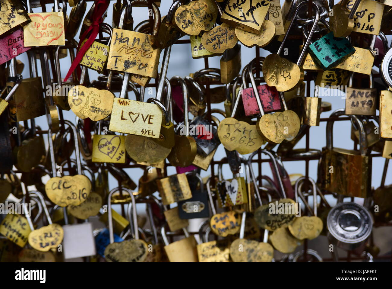 Amore blocca Pont Neuf Parigi, cadenas d'amour Foto Stock