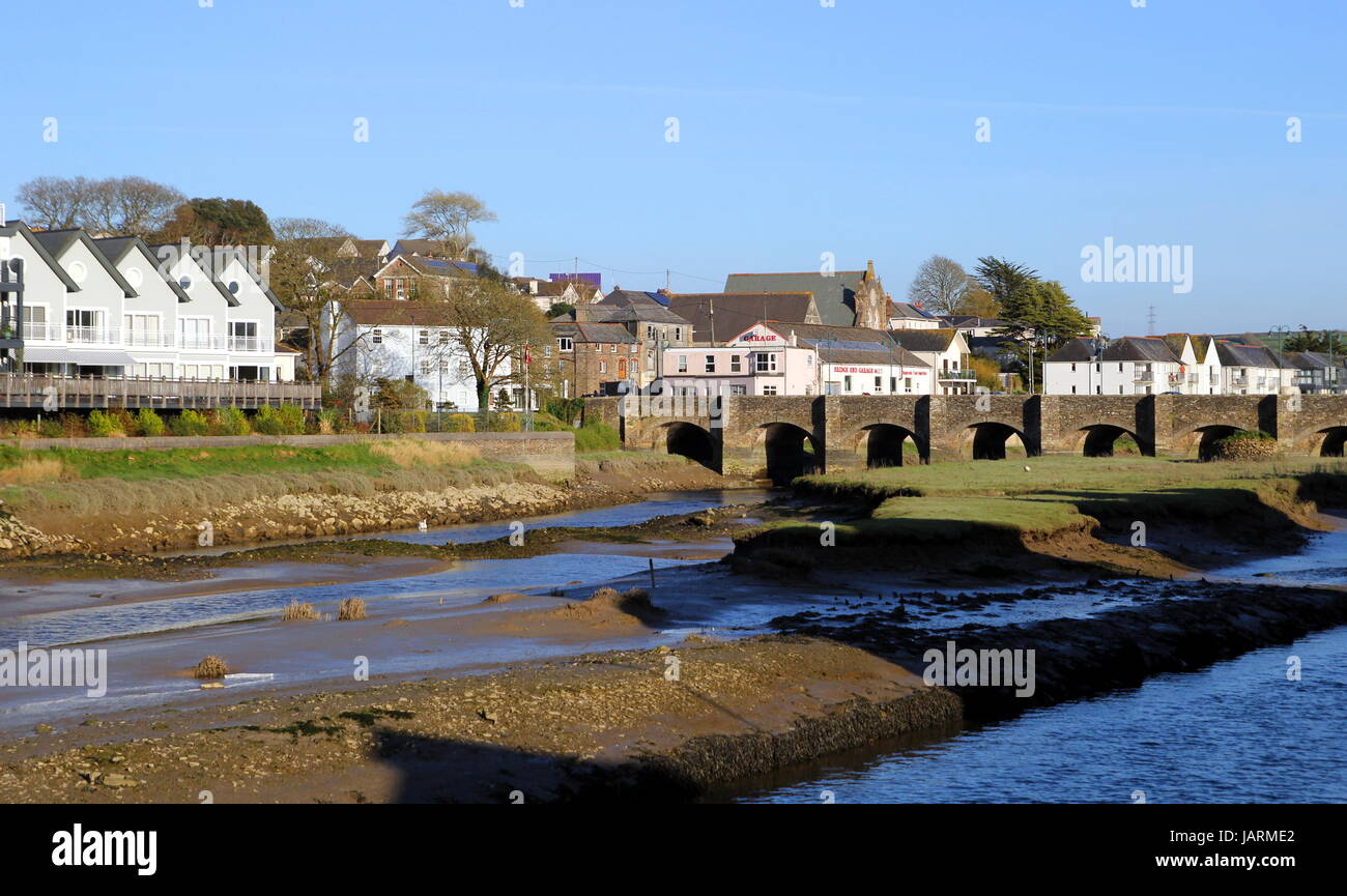 St Albans, Cornwall, Regno Unito - 6 Aprile 2017: Il vecchio ponte di St Albans, costruita nel XV secolo e il più lungo ponte in Cornovaglia Foto Stock