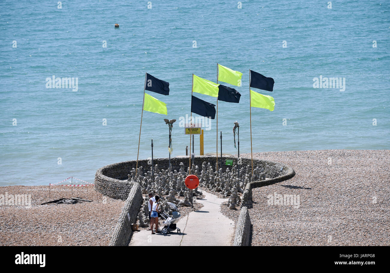 Brian mander arte di installazione al termine del bajo groyne sul lungomare di Brighton come parte del Fringe Festival 2017 Foto Stock