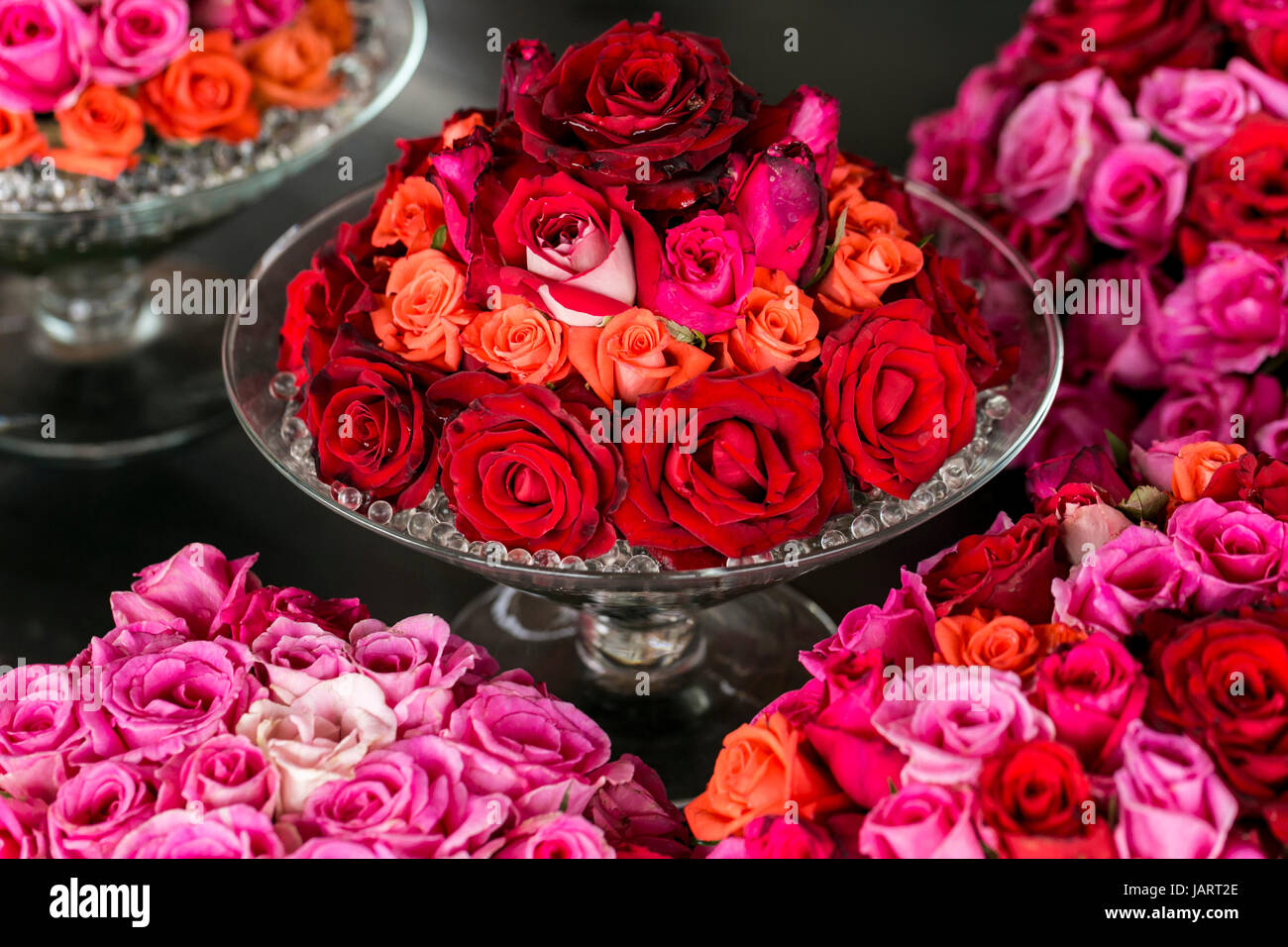 Chiusura del bouquet di rose e fiori di nozze. Foto Stock