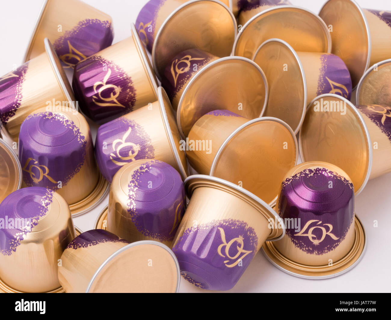 Nuovo L'o caffè Espresso capsule da Douwe Egberts. Le cialde di caffè sono realizzati in alluminio che li rende riciclabili e la riduzione dei rifiuti. Foto Stock