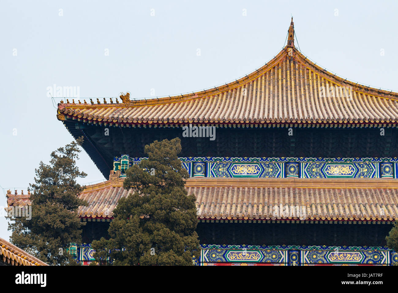 Viaggio in Cina - decorato di tetti di Hall per il culto degli antenati in Imperial Tempio Ancestrale (Taimiao) a Pechino città imperiale in primavera. Foto Stock