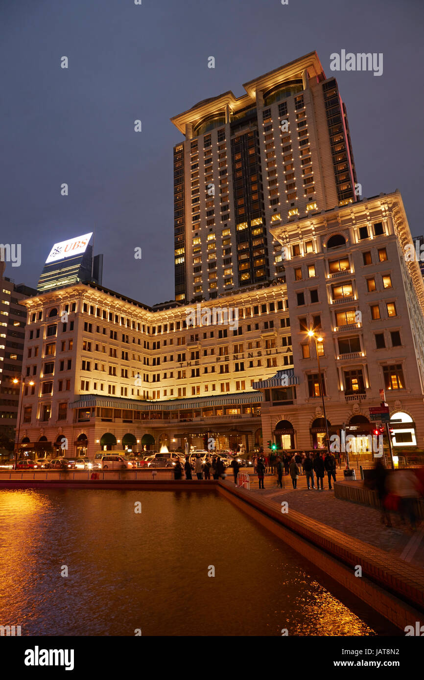 L'Hotel Peninsula di notte, Tsim Sha Tsui, Kowloon, Hong Kong, Cina, Asia Foto Stock