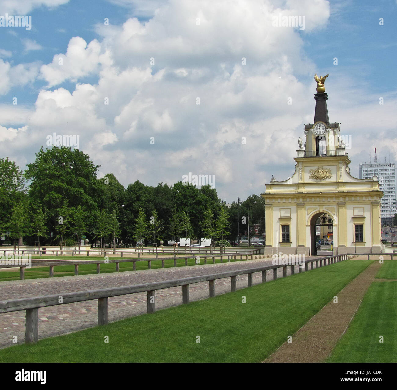 Porta della Griffin del Branicki Palace. Caronno Varesino, Italia Foto Stock