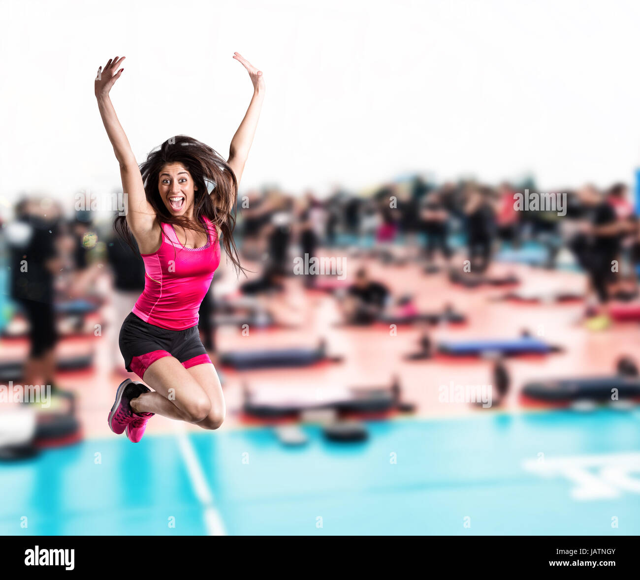 Fitness teacher salti in palestra Foto Stock