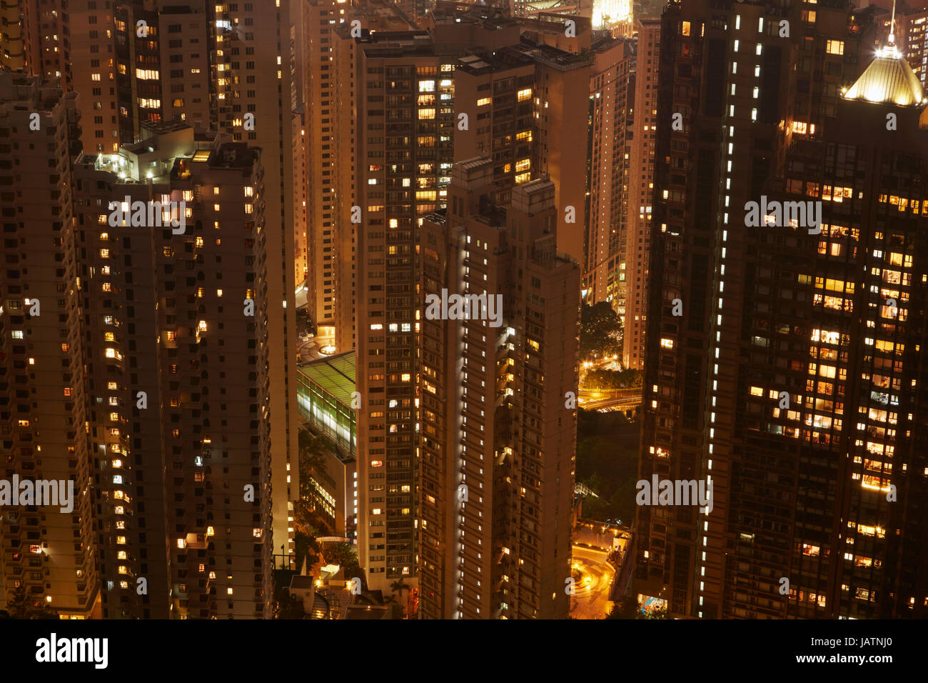 Appartamenti di notte, visto da Victoria Peak, Isola di Hong Kong, Hong Kong, Cina Foto Stock