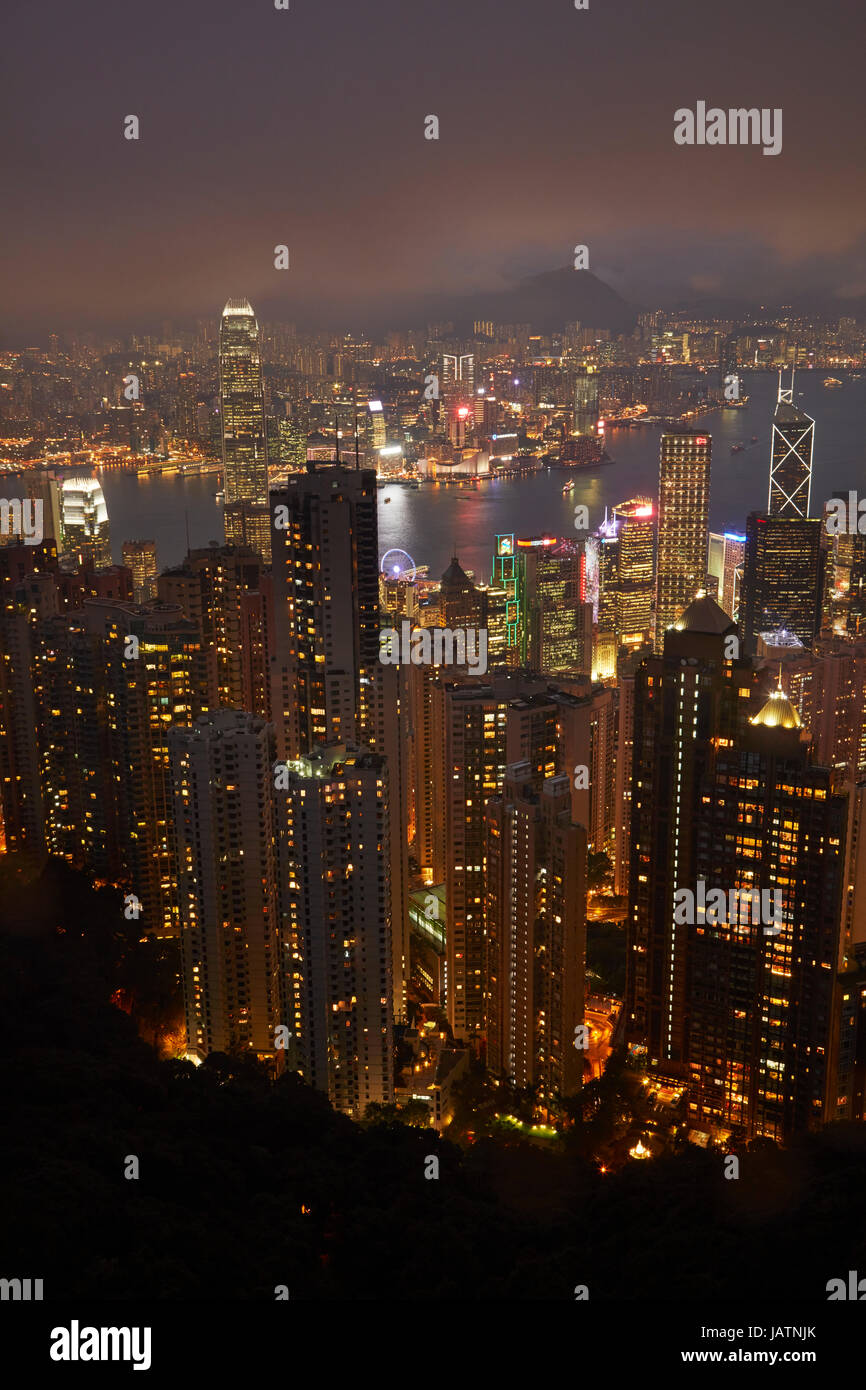 Vista su Kowloon, sul Porto Victoria e centrale, dal Victoria Peak, Isola di Hong Kong, Hong Kong, Cina Foto Stock