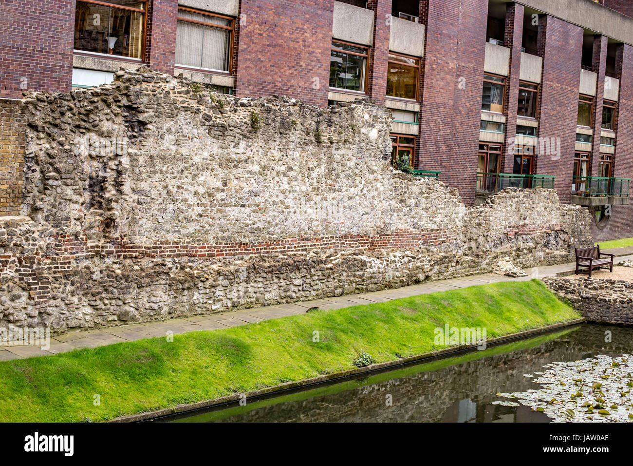 London Wall contrasto con nuovi edifici Foto Stock
