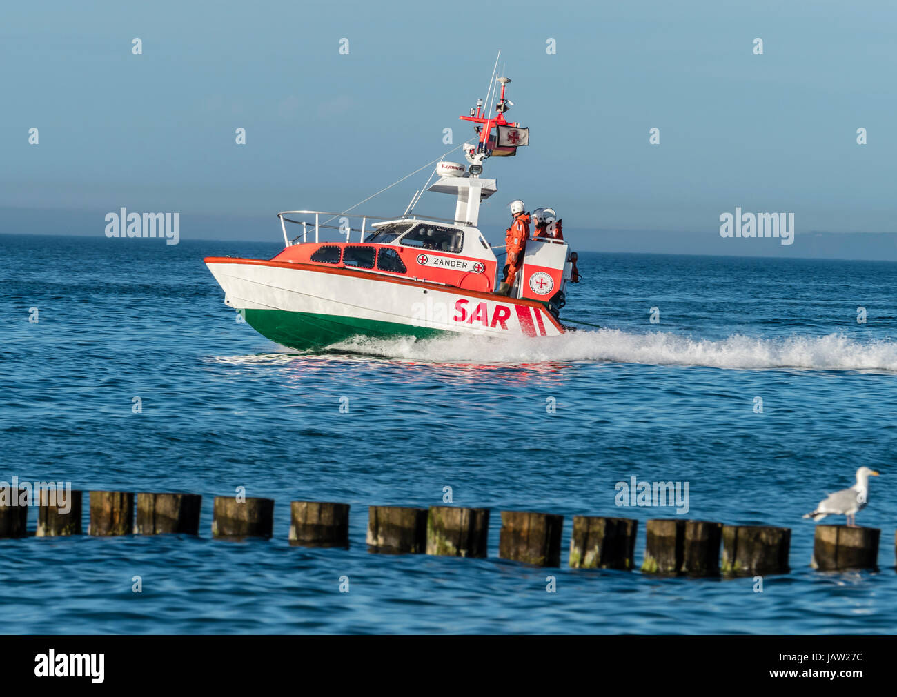 Marittimo di soccorso di emergenza cruiser, abilità di presentazione a wharf di Zingst durante il festival "Horizonte', Mar Baltico, penisola di Fischland-Darß-Zingst, Foto Stock