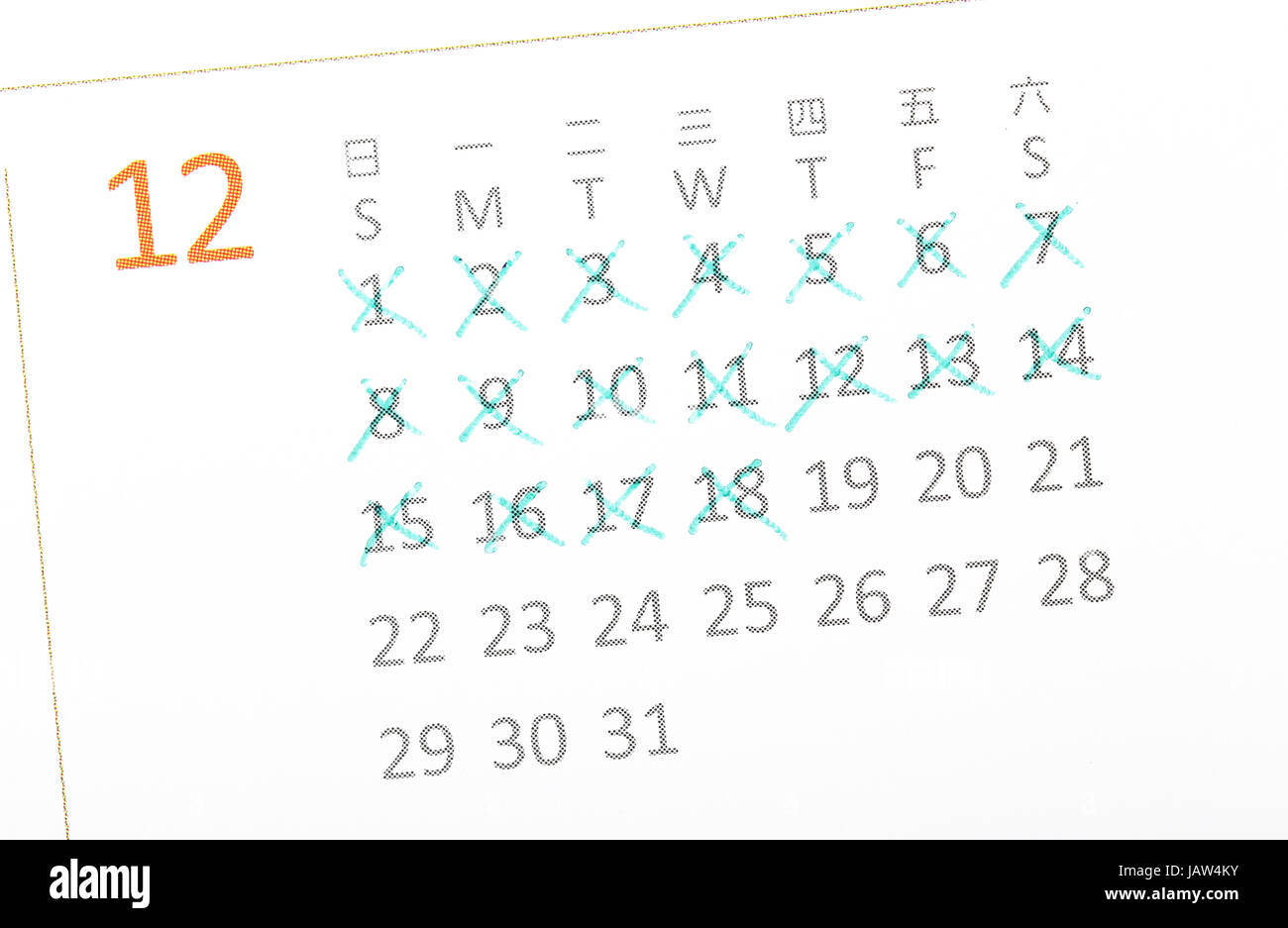 Chiudere fino a un bianco calendario pagina con alcuni dei giorni attraversato off con una x verde Foto Stock