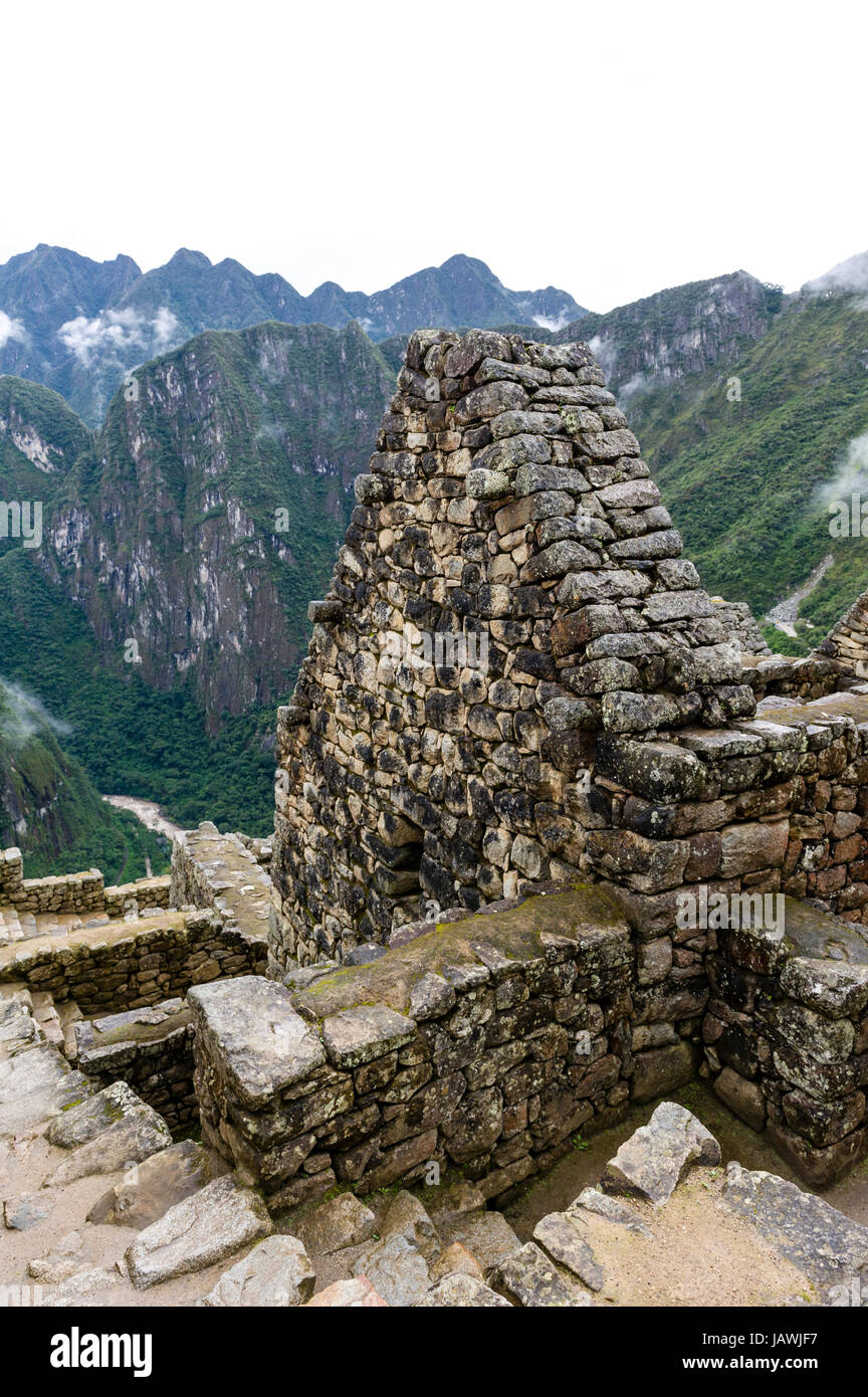Una parete di forma trapezoidale in un edificio residenziale a Macchu Picchu. Foto Stock