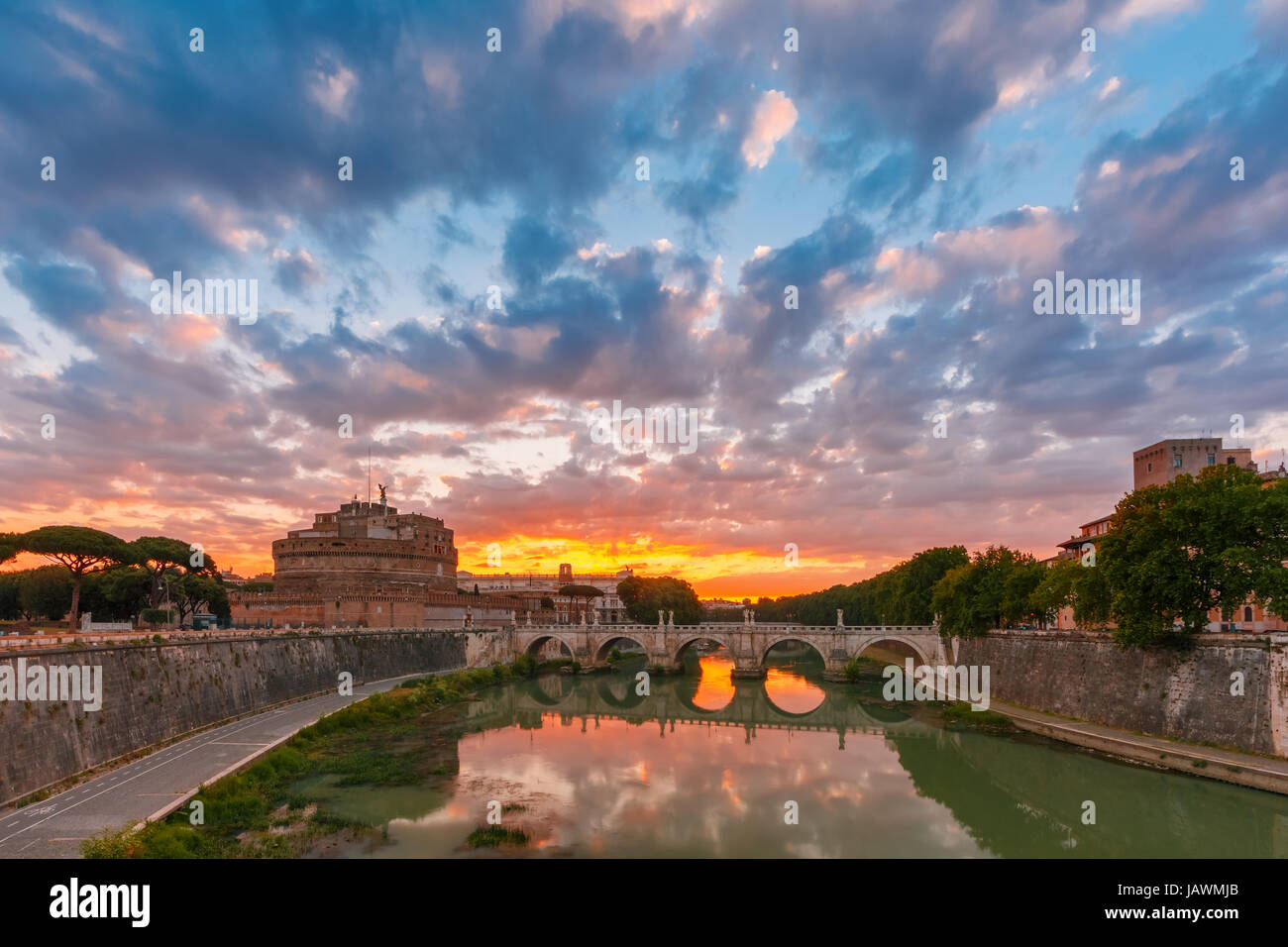 Castel Sant'Angelo e Ponte di sunrise, Roma Foto Stock