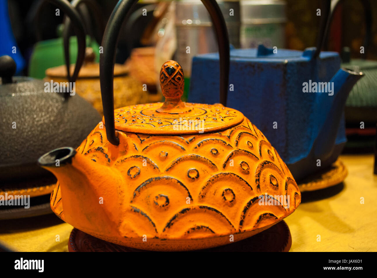 Antique ghisa Teiera Gialla Foto Stock