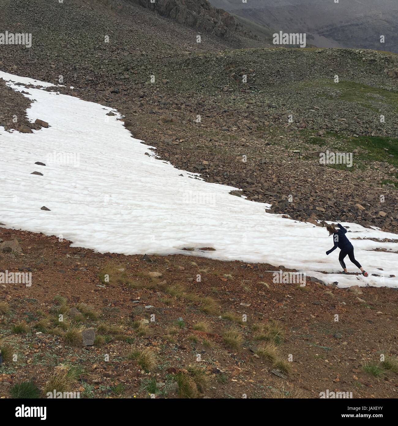 Escursionismo neve vecchia Pack Colorado Montagne Rocciose Foto Stock
