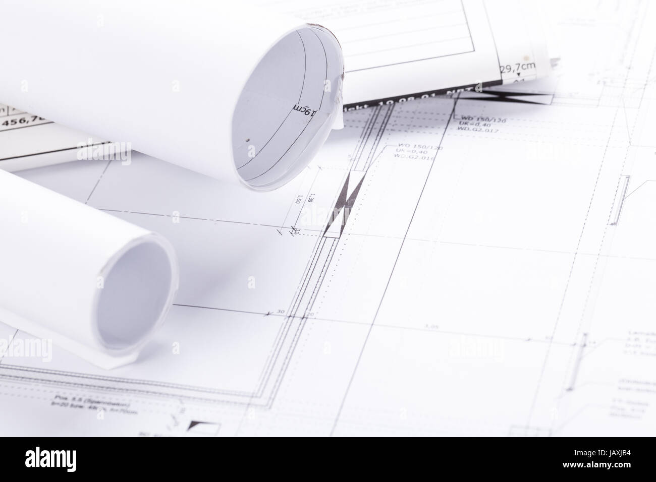 Architektur werkzeug stift lineal messzirkel objekte auf einem bauplan blueprint papier dettaglio Foto Stock