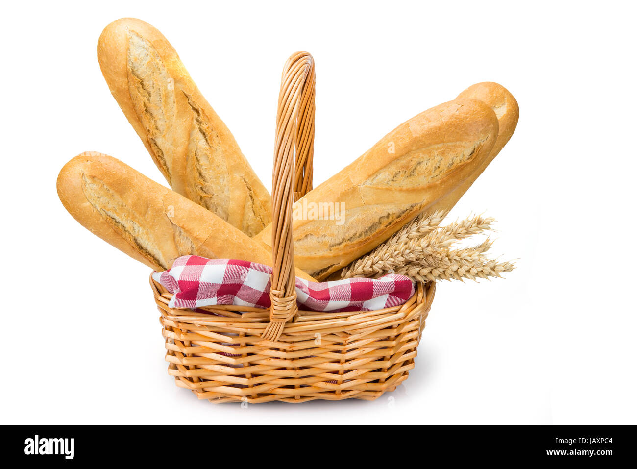 Cestino con pane di grano e le orecchie isolate su uno sfondo bianco Foto Stock