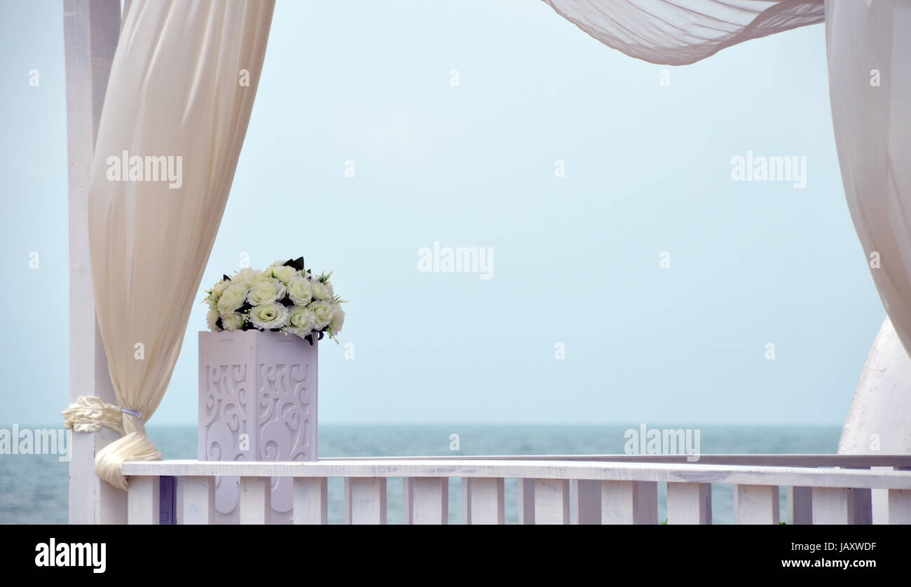 Ambiente di nozze tutto in bianco Foto Stock