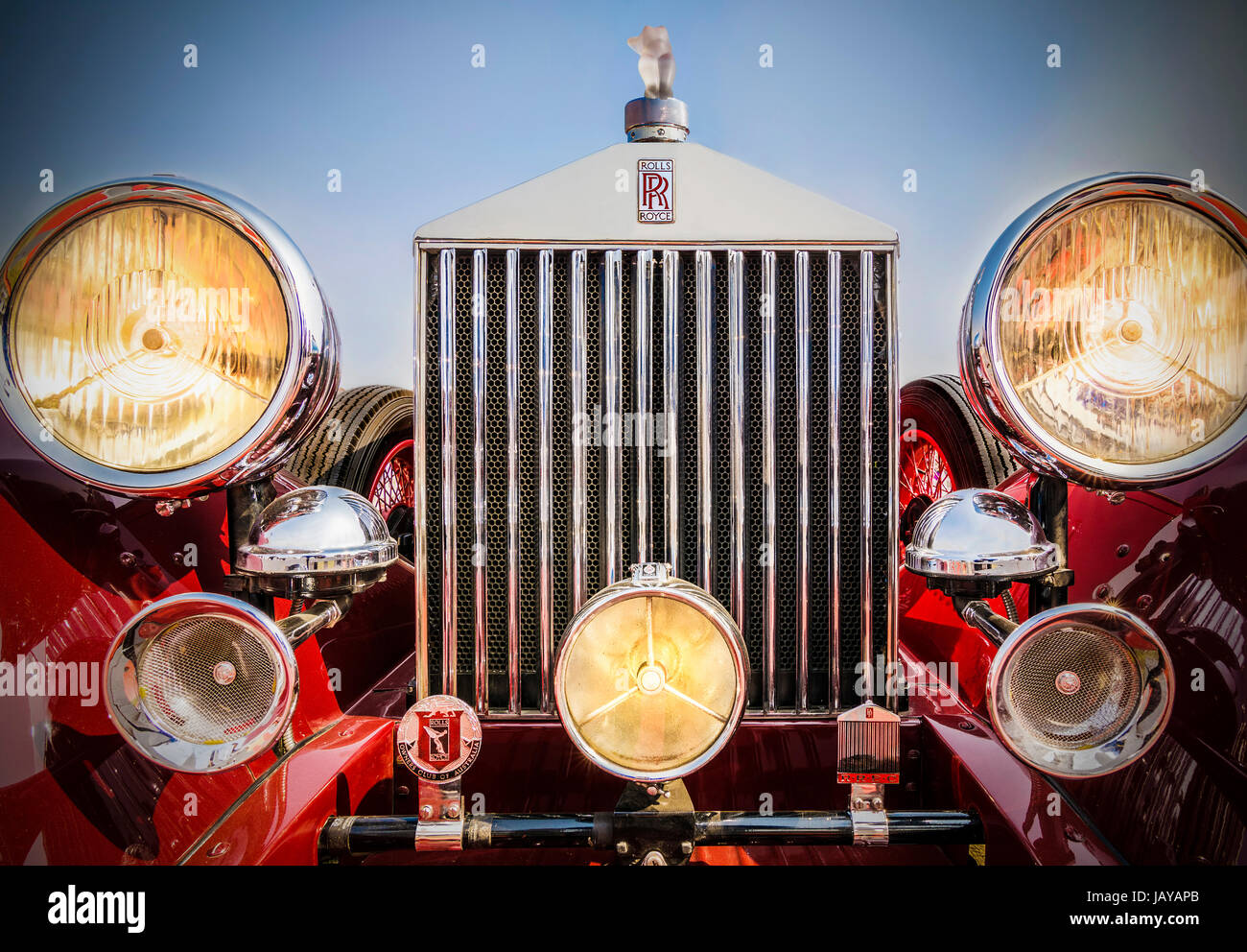 New Delhi, India - 6 Febbraio 2016: Oldtimer rallye vintage sport sedan Rollys Royce Phtantom 1, costruito nel 1926, parcheggiato a pistola 21 Salute auto d'Epoca Foto Stock