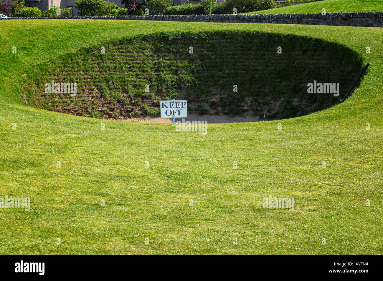 Un tratto molto ripido bunker di sabbia sul campo da golf di st Andrews in Scozia Foto Stock