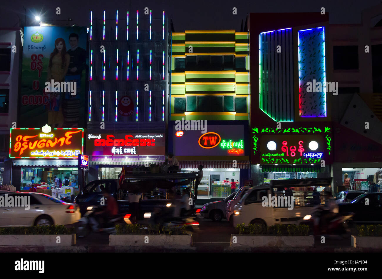 Negozi sulla strada principale, 78Street, Mandalay Myanmar Foto Stock