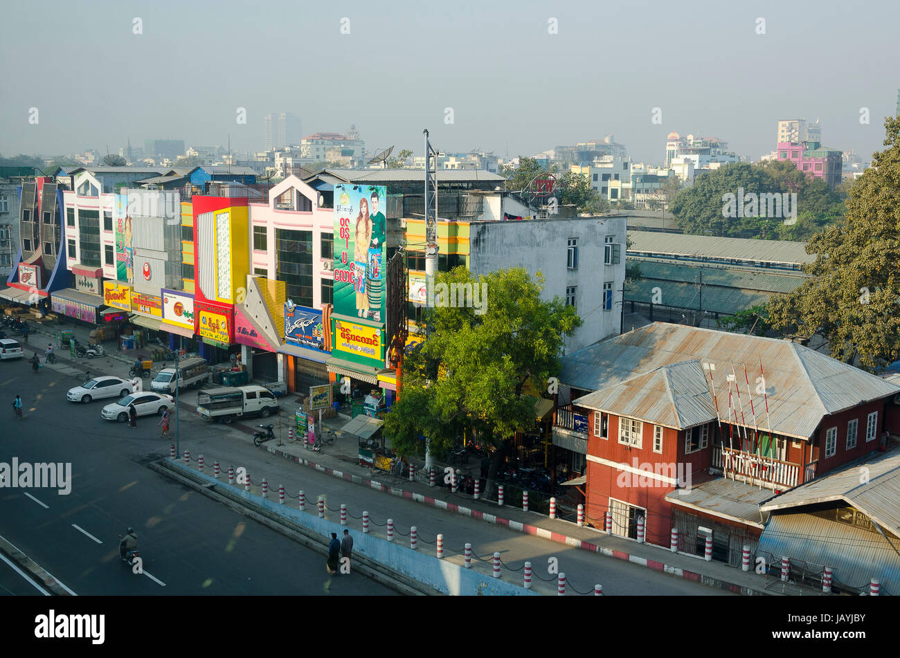 Negozi sulla strada principale, 78Street, Mandalay Myanmar Foto Stock