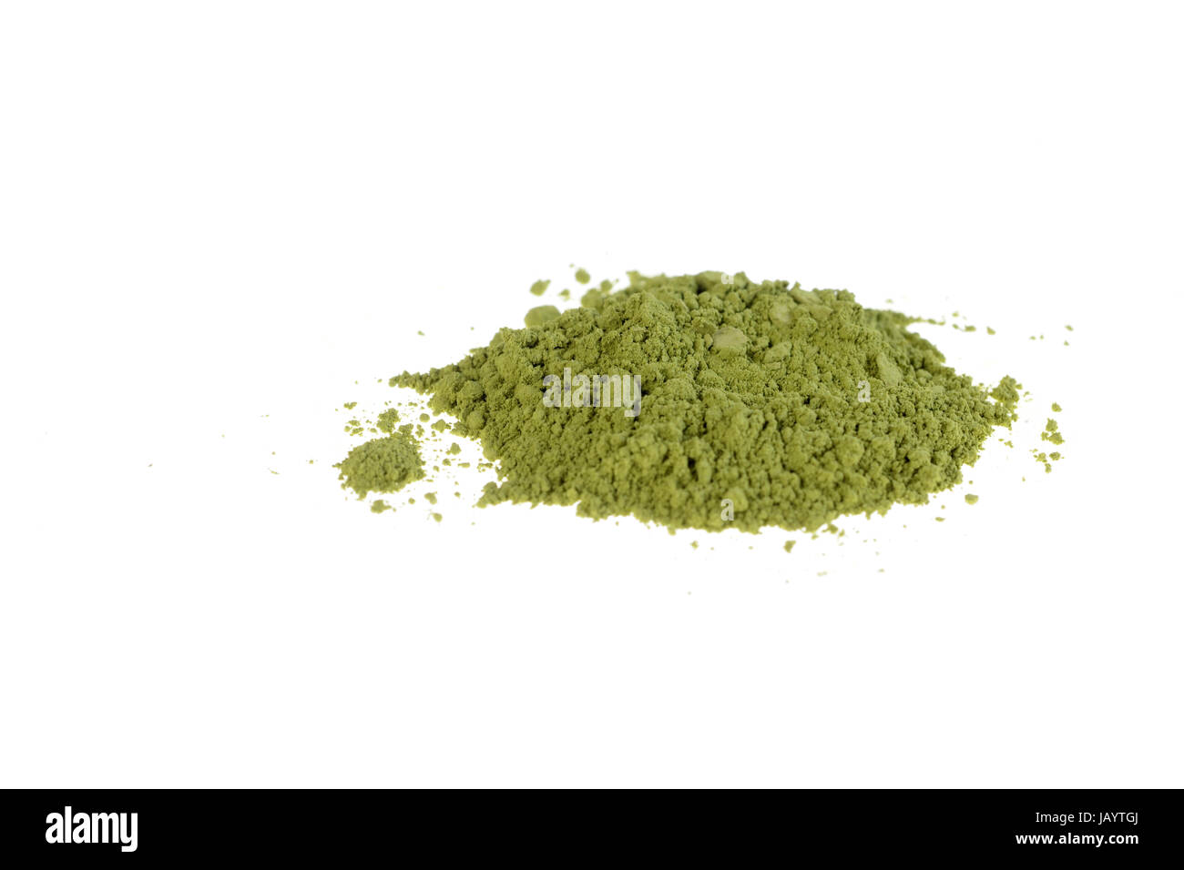 Matcha Polvere di tè verde con sfondo bianco Foto Stock